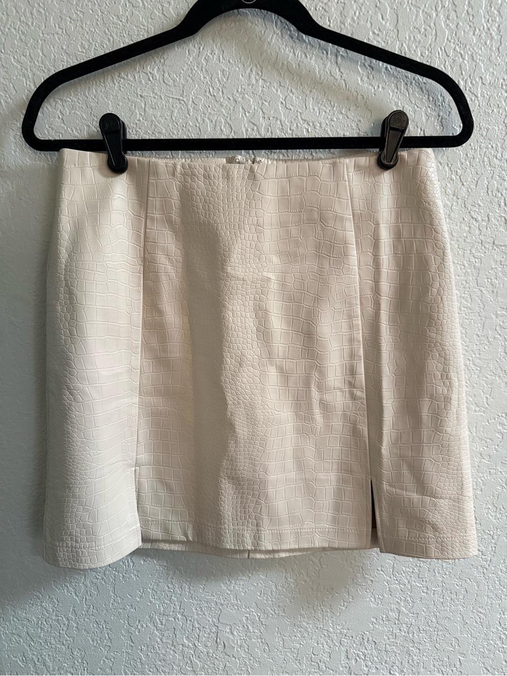 Francesca's Collections Cream Croc-Embossed Mini Skirt